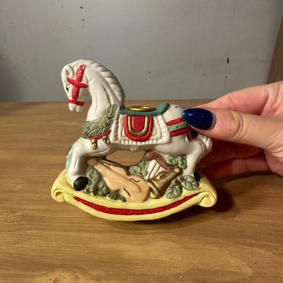 Small Christmas winter pony / horse tall candle holder - Picture 3 of 4